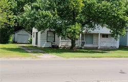 420 W 4TH Street W, Pittsburg, KS 66762
