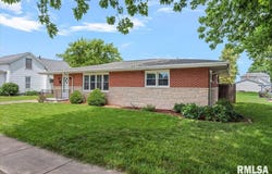 205 E 3RD Street, Pleasant Plains, IL 62677