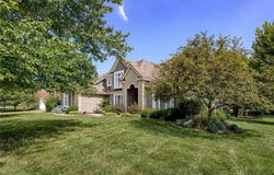 1021 SW Summit Falls Drive, Lee's Summit, MO 64081