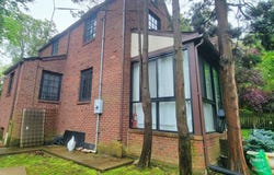 12 Longview Pl, Great Neck, NY 11021