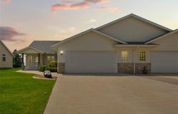2475 Mossy Creek Drive NE, Owatonna, MN 55060