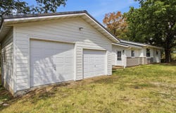 689 Oak Hill Drive Road, Houston, MO 65483