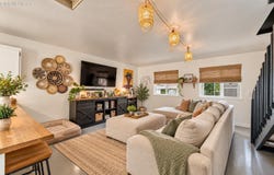 2205 Jessica Way, Redding, CA 96002