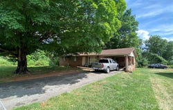 2071 Colonial Lane, Hickory, NC 28601