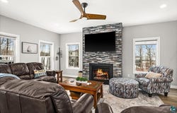 121 Kayak View Ct, Duluth, MN 55807