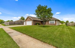 1382 S Kristopher Avenue, Republic, MO 65738