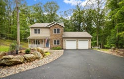 4 Kisling Ave, Hopatcong Boro, NJ 07843-1922