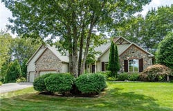 1 Victoria Drive, Smithfield, RI 02917