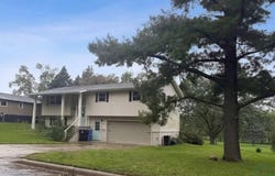 881 Country Club Dr, Akron, IA 51001