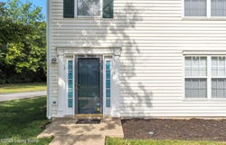 8013 Hunter Green Way, Louisville, KY 40291