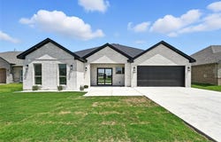 2414 Lauren St, Mabank, TX 75147