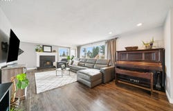 7135 MONTE VERDE Dr, Gladstone, OR 97027
