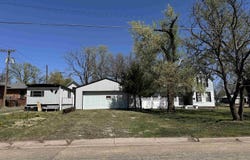 121 E 12th St, Larned, KS 67550