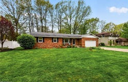 324 Old Oak Drive, Cortland, OH 44410