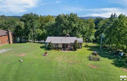 1060 Vaughn Rd, Glenwood, AR 71943
