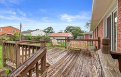 5500 Deering Heights Dr, Louisville, KY 40272