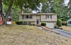 15 Hyacinth Drive, Nashua, NH 03062