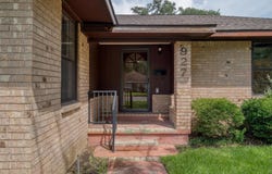 927 E Walnut ST, La Grange, TX 78945