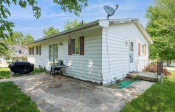 304 S 3rd Street, Coggon, IA 52218