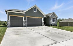 2101 Crooked Creek Drive, Kearney, MO 64060