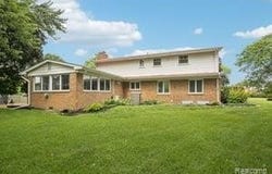 402 Thomas Lane, Grand Blanc, MI 48439