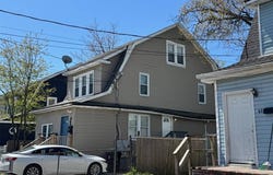44 Chapman Place, Bay Shore, NY 11706