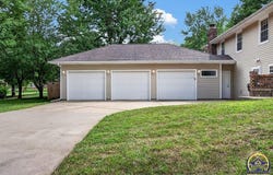 3539 NW 45th Ct, Topeka, KS 66618