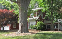 204 GREENWOOD Avenue, Bettendorf, IA 52722