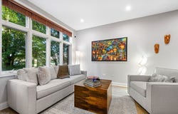 327 E 17th Street, Chicago, IL 60616
