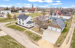 2513 Woods Street, West Brooklyn, IL 61378