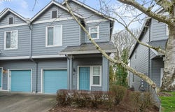 810 E 9TH St, Newberg, OR 97132