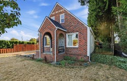 707 3RD St, Woodland, WA 98674