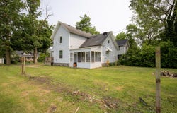 109 S Hooker Avenue, Three Rivers, MI 49093