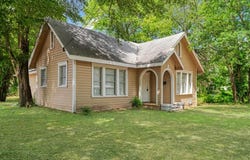 1358 Bonham St, Paris, TX 75460