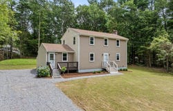 4 Simmons St, Freetown, MA 02702