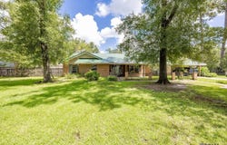 8659 Lake Park Dr, Denham Springs, LA 70726