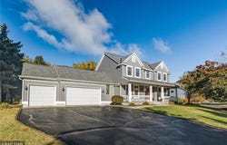 13 Echo Lake Boulevard, Mahtomedi, MN 55115