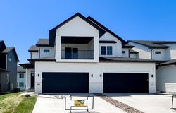 202 NE Doe Pointe Lane, Ankeny, IA 50021