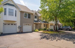 27 Angela Way, Berkeley Heights Twp., NJ 07922-1544