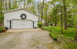 7106 Douglas Lake Road, Johannesburg, MI 49751