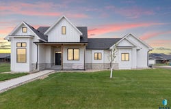 203 Central Cir, Sioux Falls, SD 57032