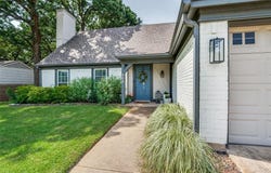 408 Knoll Wood Court, Euless, TX 76039