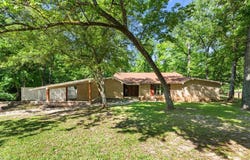 102 Berkley Drive, Palestine, TX 75801