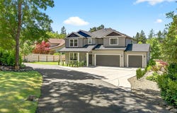 1090 Anglers Place, Shady Cove, OR 97539