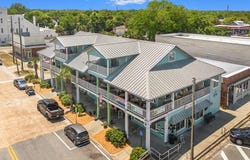 76 Market St, Apalachicola, FL 32320