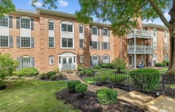 964 Claytonbrook Drive, Ballwin, MO 63011