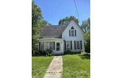 202-204 W Green Street, Fox Lake, WI 53933