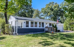 10 Nesaquake Trail, Ridge, NY 11961