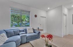 879 NE 211th St, Miami, FL 33179