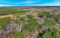 23 Hawthorne Dr, Bracey, VA 23919